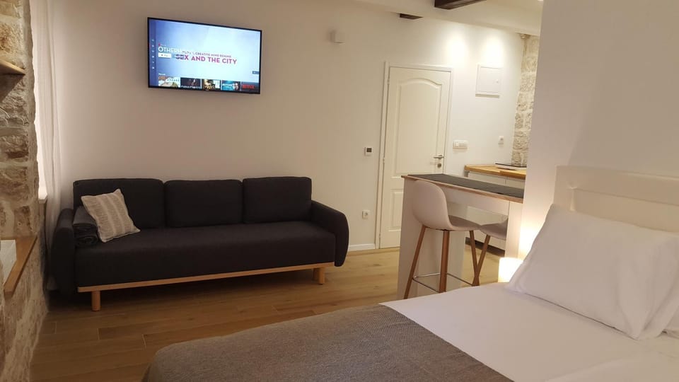 TV and multimedia, Seating area