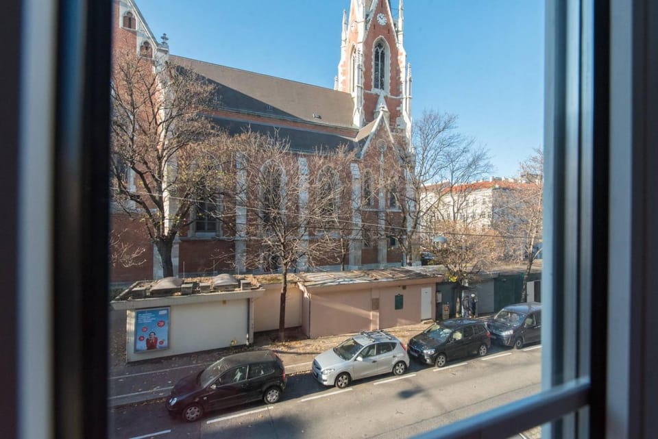 Neighbourhood, Street view