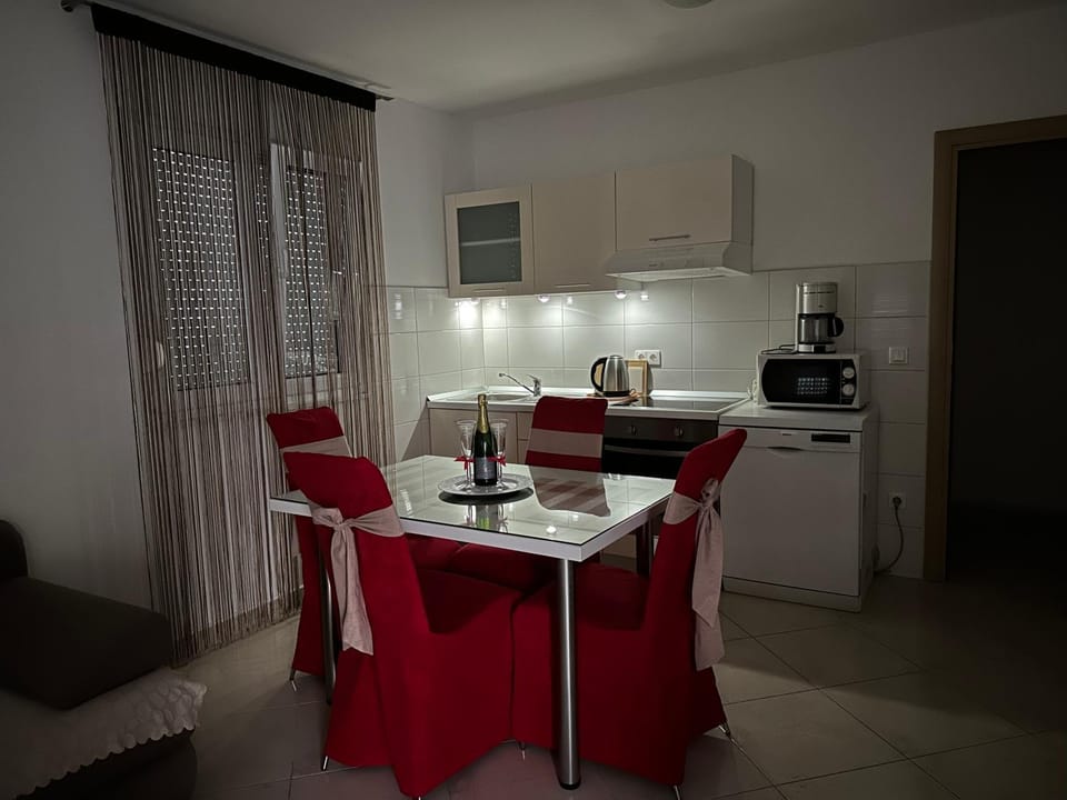 Apartments Braco Apartment in Okrug Gornji