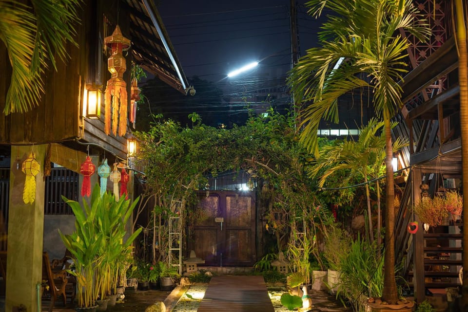 Property building, Facade/entrance, Garden