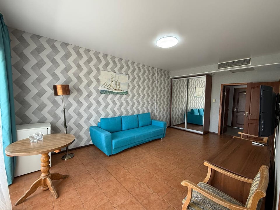 Living room, Photo of the whole room, Seating area