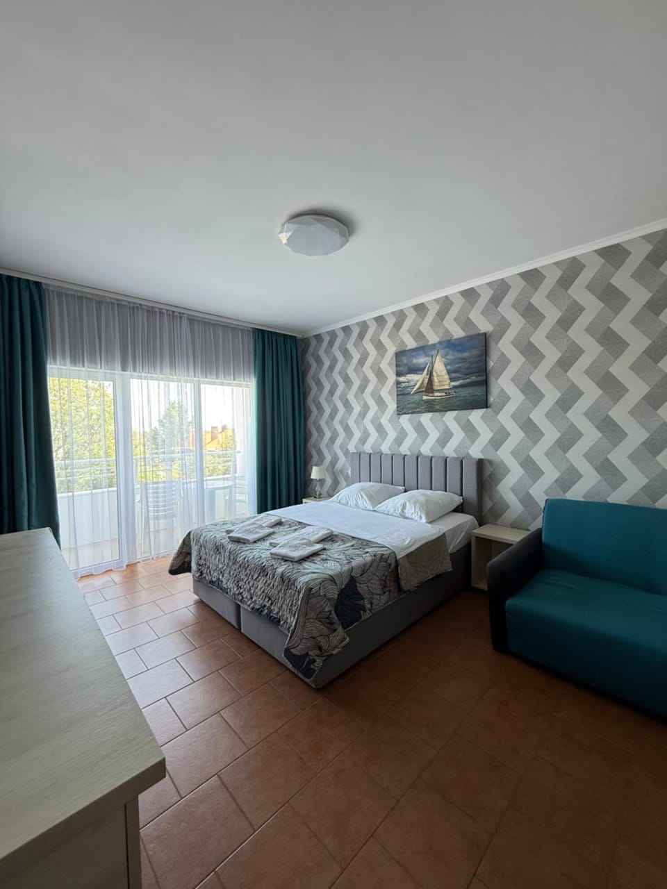 Bed, Photo of the whole room, Seating area, Bedroom