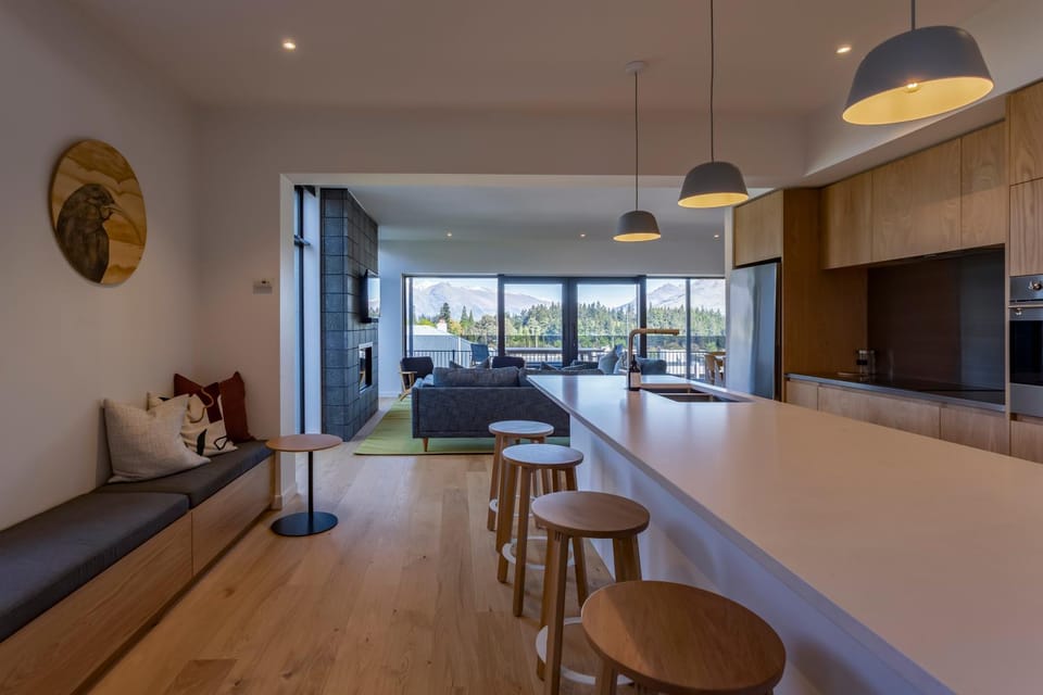 Coffee/tea facilities, Kitchen or kitchenette, Seating area