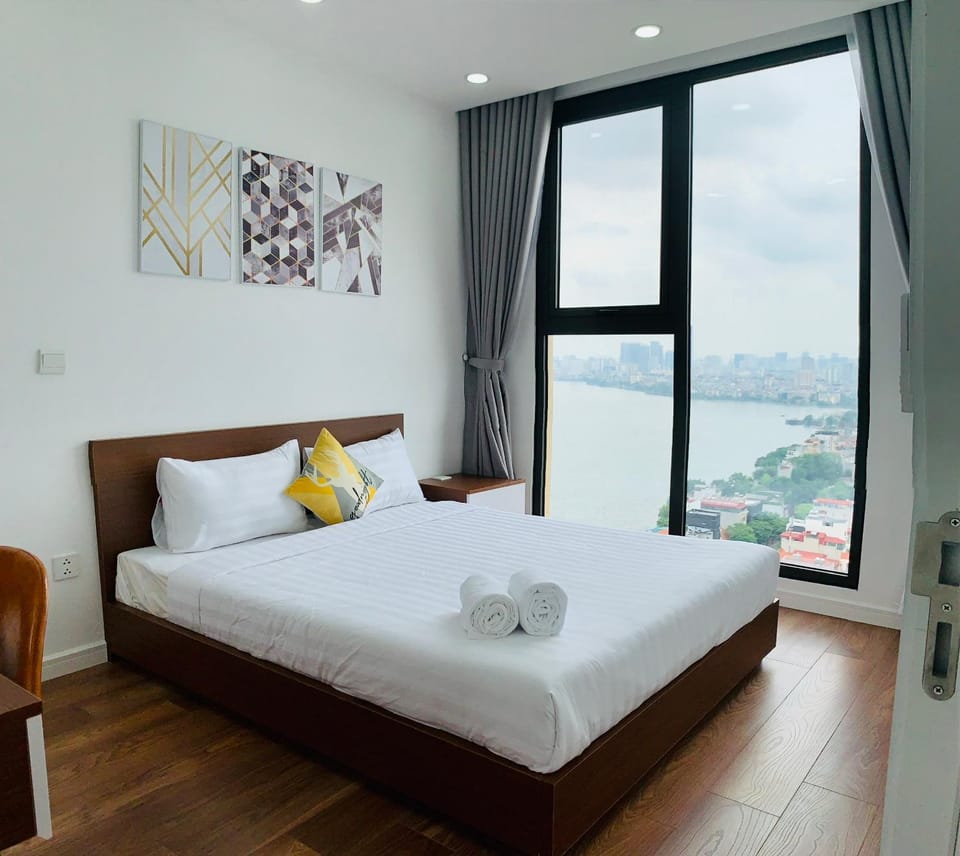 Bedroom, Lake view