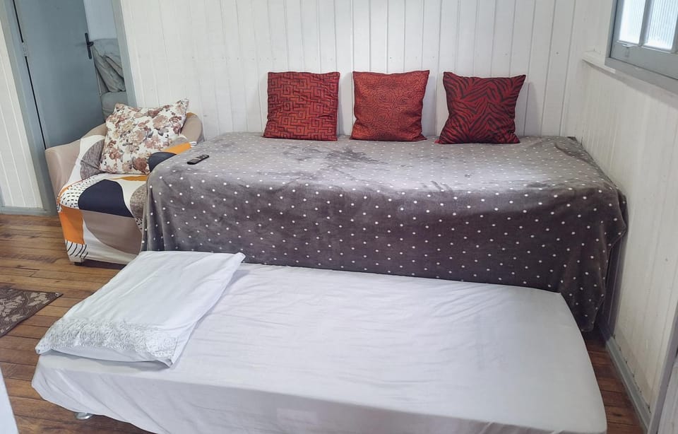 CASA de 2 quartos com 2 ares-condicionados em TORRES-RS - Na mais bela praia Gaúcha - Cozinha - Banheiro - TV smart 32 e Wi-Fi - Estacionamento - Anfitriã Superhost no BnB House in State of Santa Catarina
