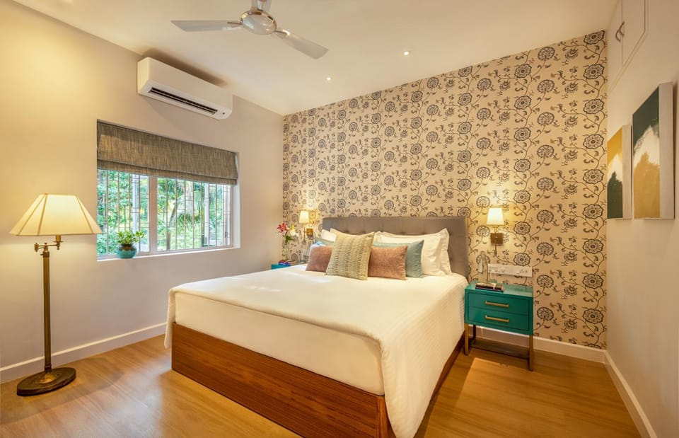 Photo of the whole room, Bedroom, air conditioner