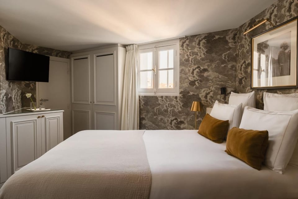 Bed, Photo of the whole room