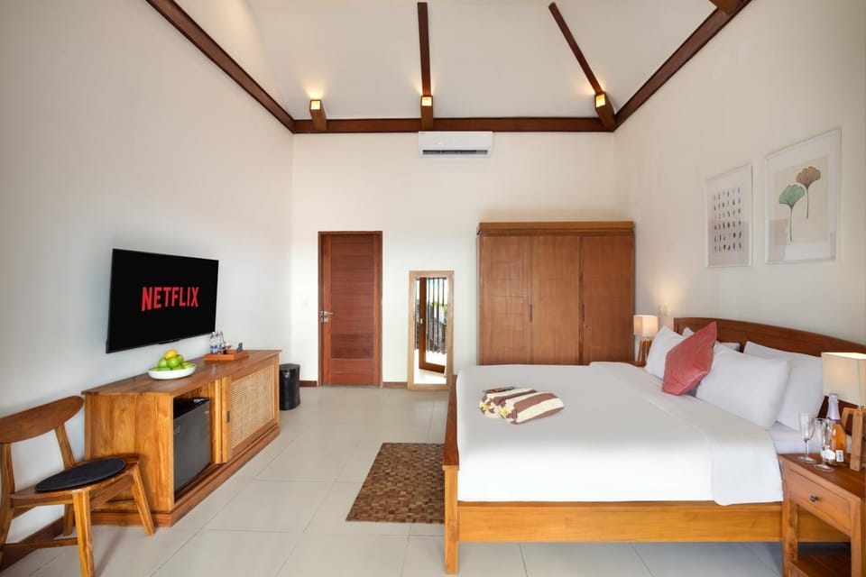 Bed, TV and multimedia, Bedroom, hair dresser, towels, wardrobe