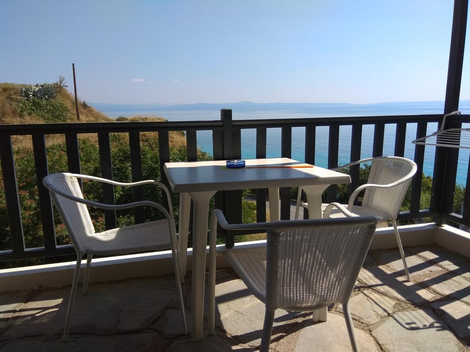 Natural landscape, View (from property/room), Balcony/Terrace, Seating area, Sea view