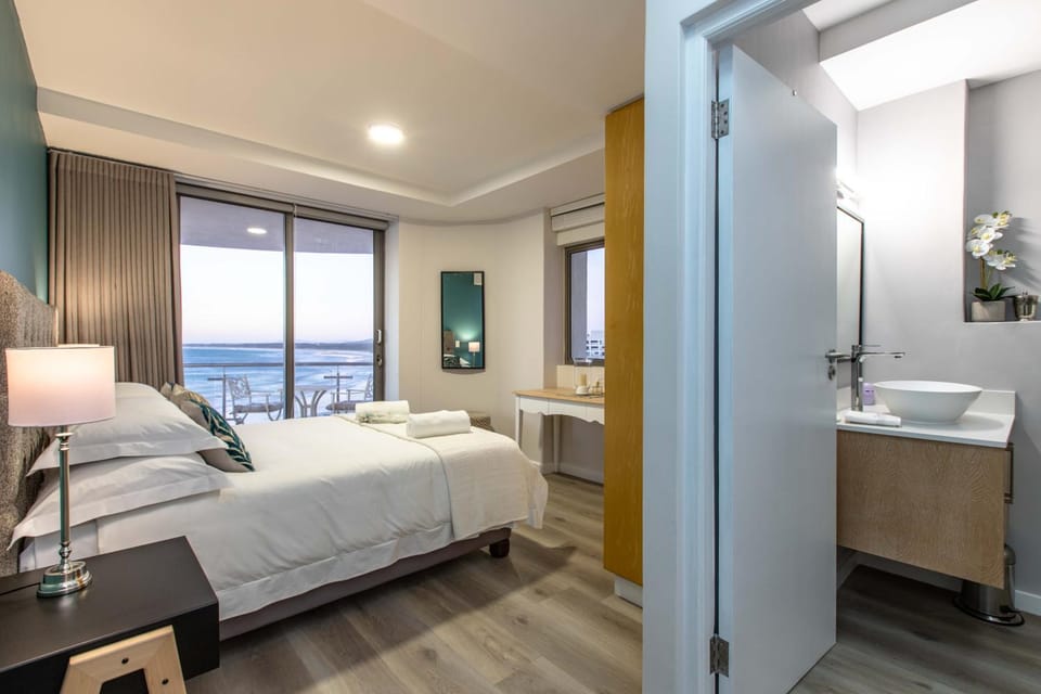Photo of the whole room, Sea view