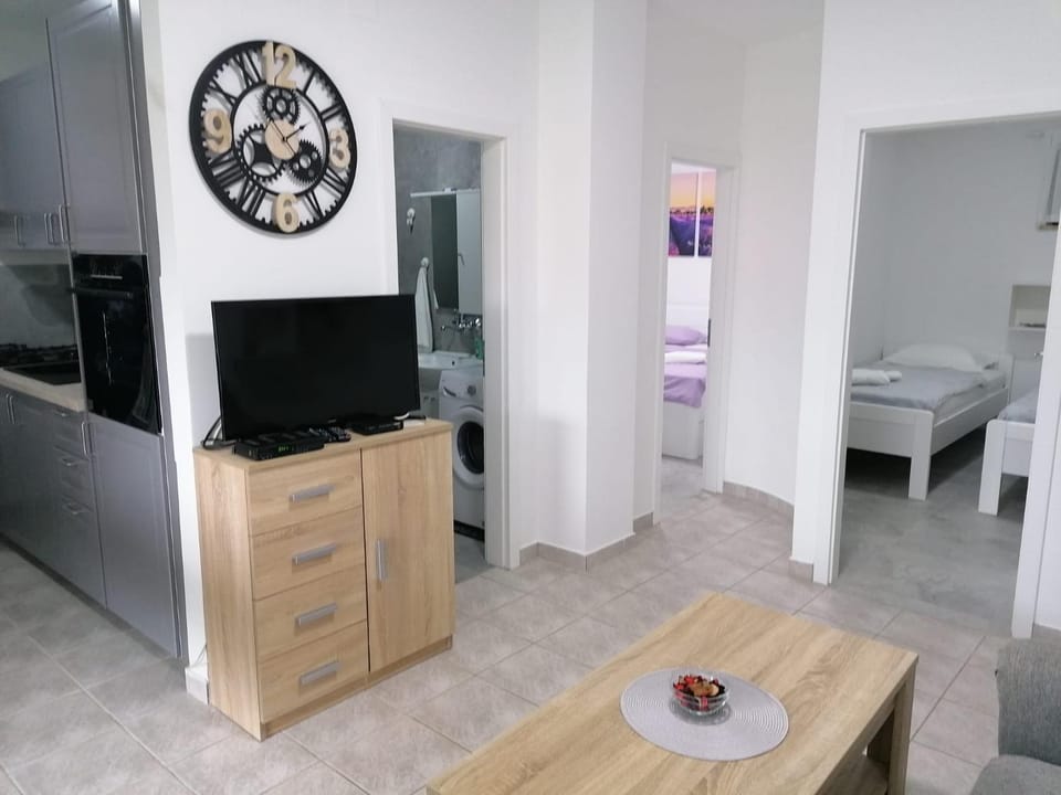 Communal lounge/ TV room, TV and multimedia