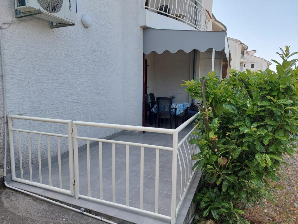 Property building, View (from property/room), Balcony/Terrace