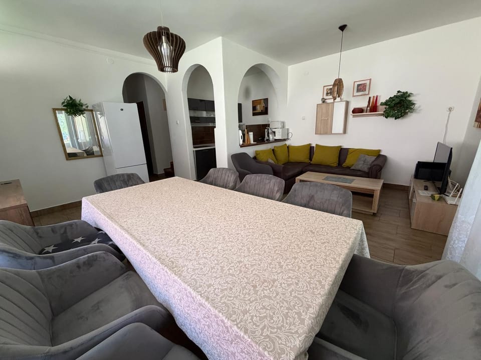 Living room, Seating area, Dining area