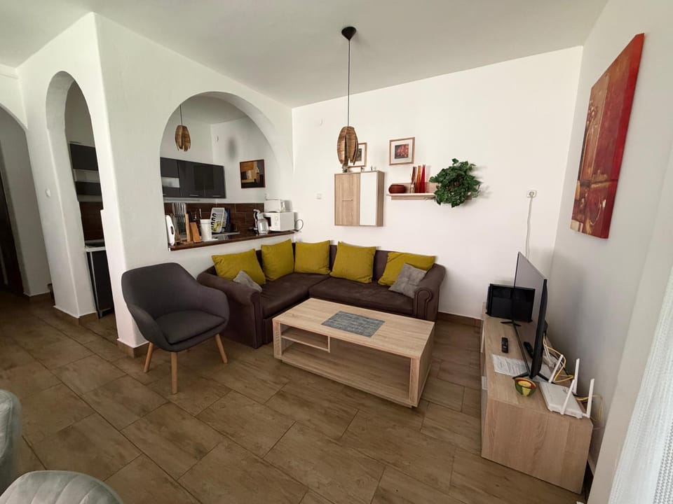 TV and multimedia, Living room, Seating area