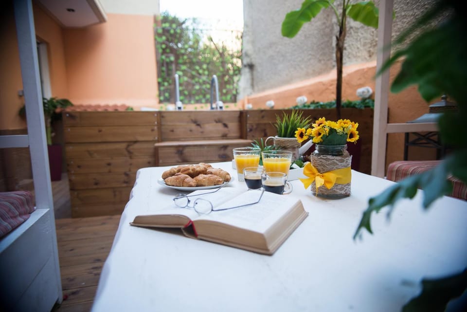 Property building, Food and drinks, Area and facilities, Swimming pool, Breakfast