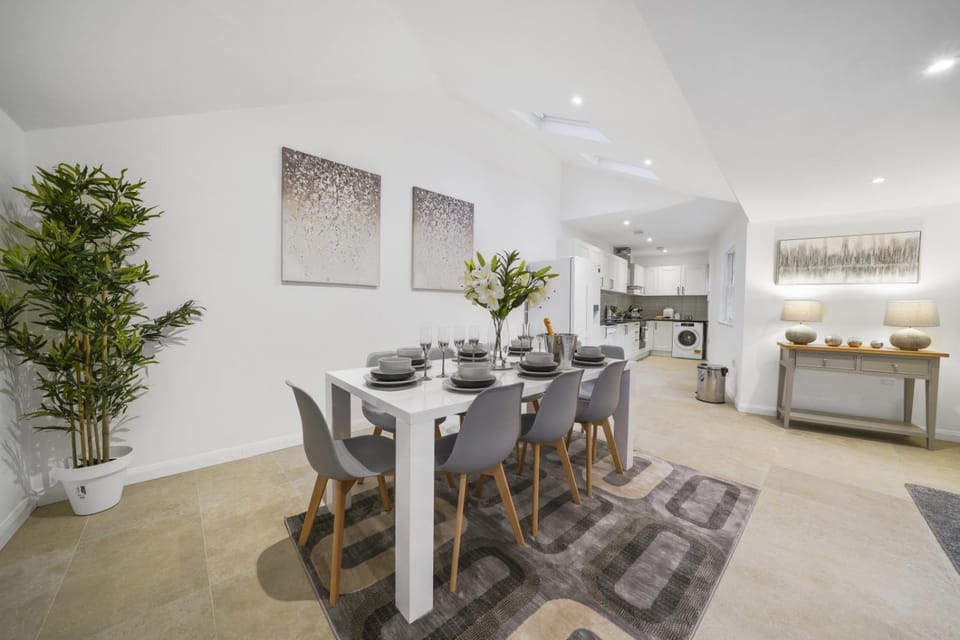 Kitchen or kitchenette, Dining area, kitchen