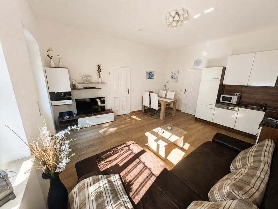 Living room, Dining area, kitchen
