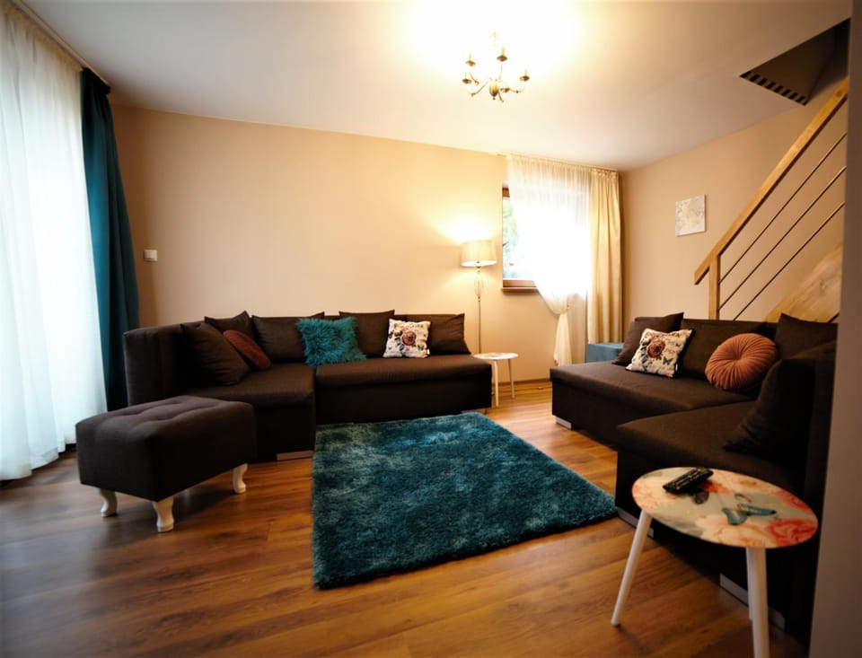Communal lounge/ TV room, Living room, Seating area