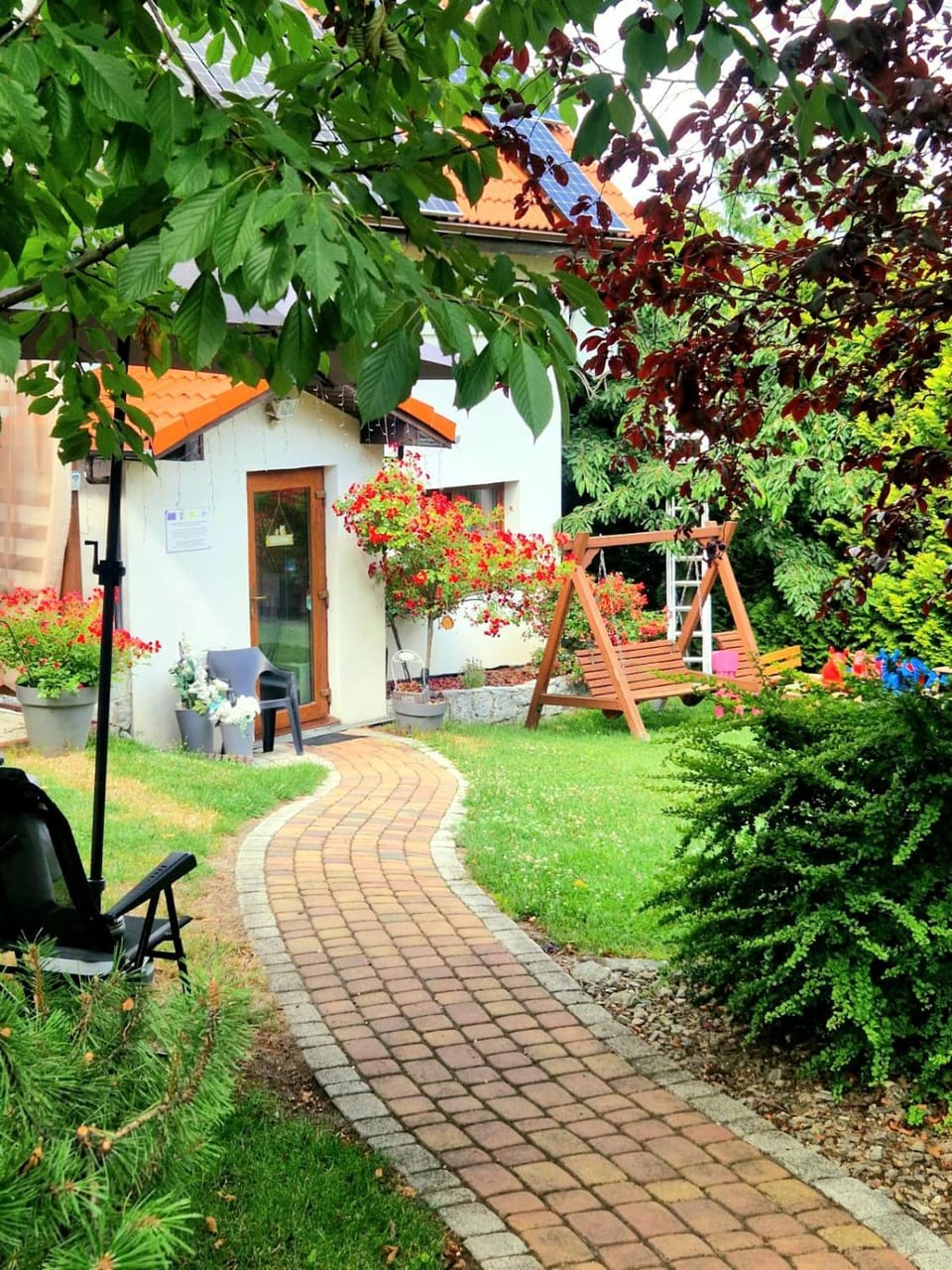 Dom Pod Różami Agroturystyka Bed and Breakfast in Lower Silesian Voivodeship