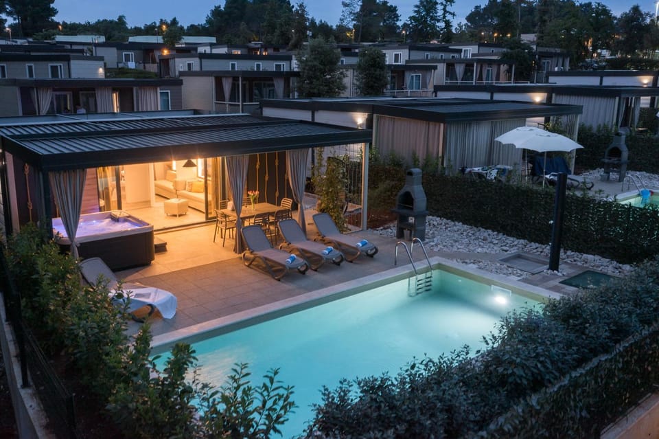 Property building, Swimming pool