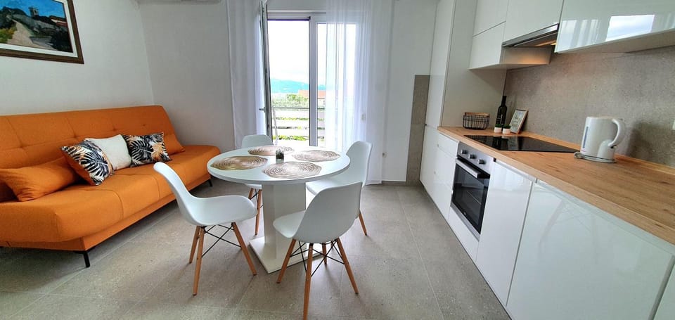 Living room, Dining area, Communal kitchen