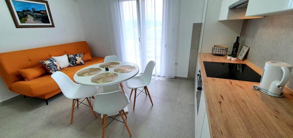 Living room, Dining area, Communal kitchen