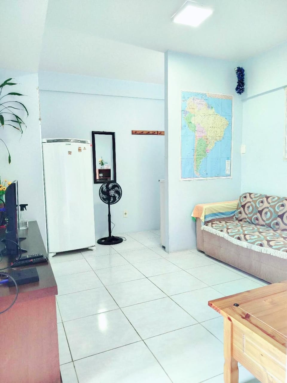 Apartamento no centro do Florianópolis. todos os móveis e ventiladores, Wi-Fi, cozinha completa, Acomoda até 4 pessoas. No coração de Florianópolis perto de tudo! Desfrute do centro e trapeche de beiramar norte de Floripa com uma bela caminhada . Apartment in Florianopolis