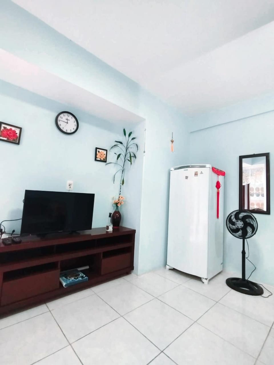 Apartamento no centro do Florianópolis. todos os móveis e ventiladores, Wi-Fi, cozinha completa, Acomoda até 4 pessoas. No coração de Florianópolis perto de tudo! Desfrute do centro e trapeche de beiramar norte de Floripa com uma bela caminhada . Apartment in Florianopolis