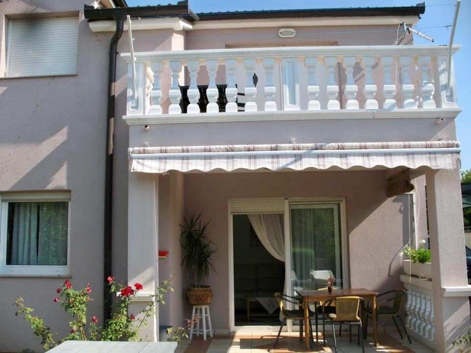 Patio, Facade/entrance