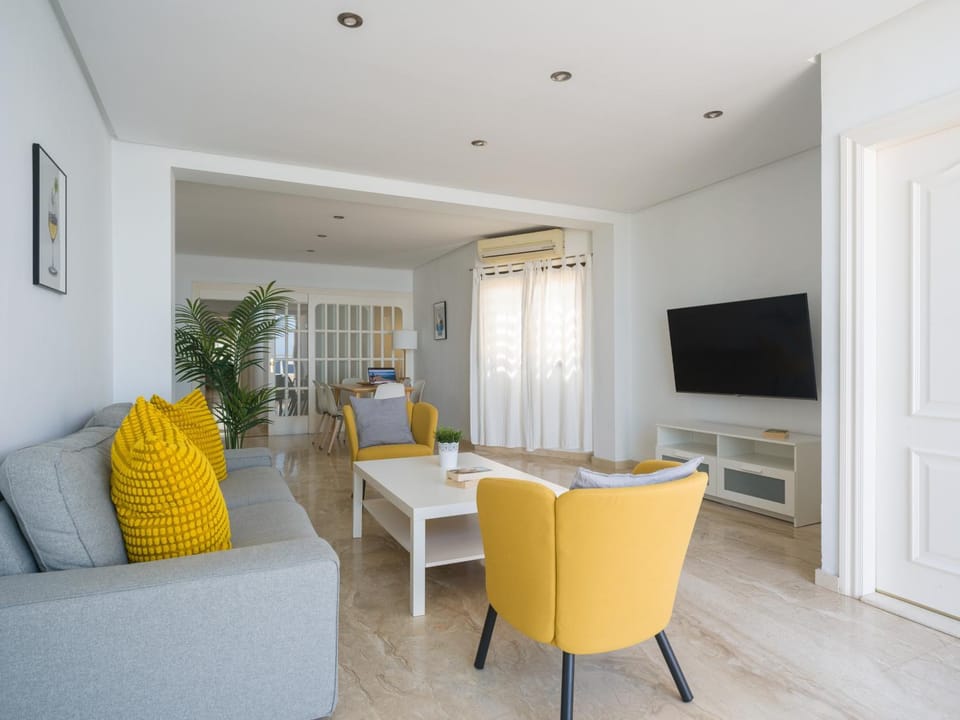 Communal lounge/ TV room, Living room