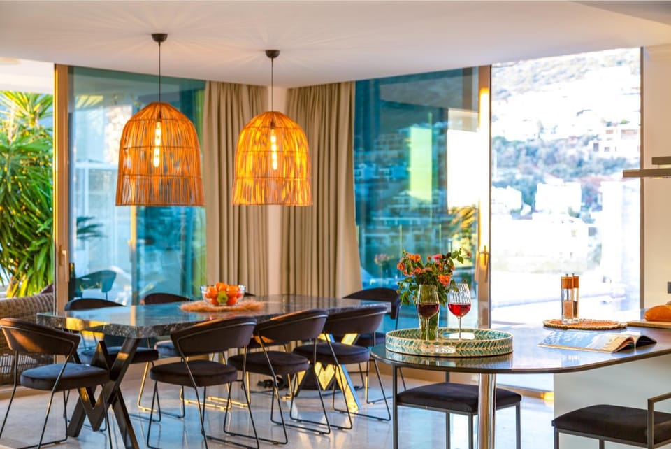 Seating area, Dining area
