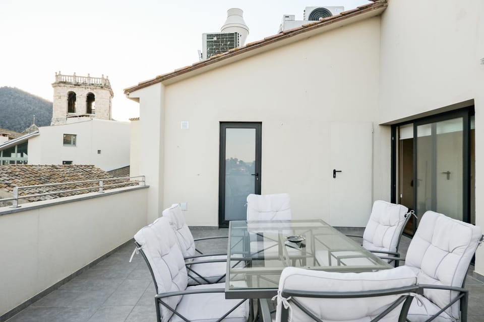 Can Cintet 3. Apartamento con terraza en Besalú Apartment in Garrotxa