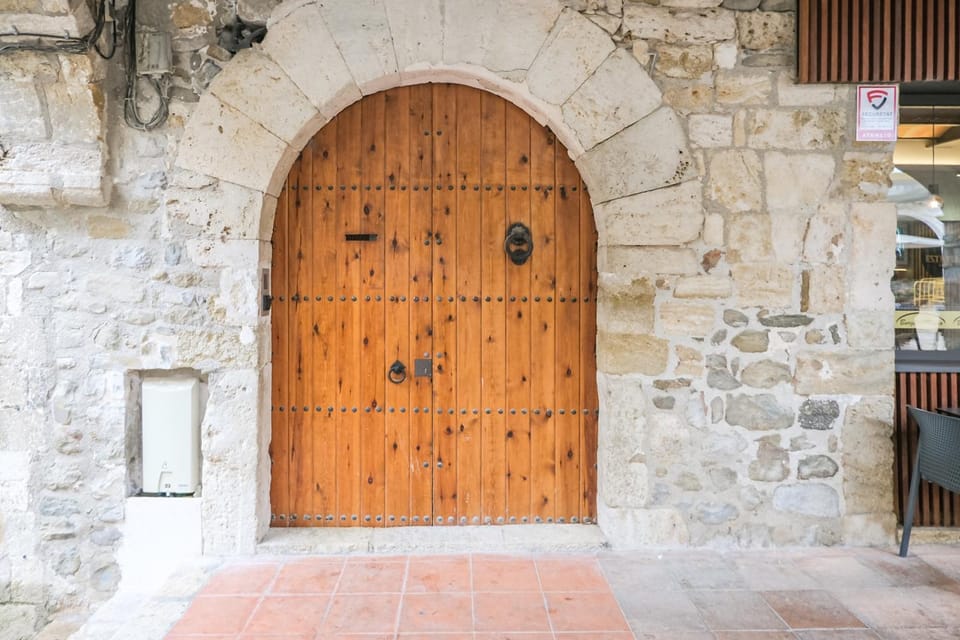 Can Cintet 1- Apartamento en la plaza de Besalú Apartment in Garrotxa