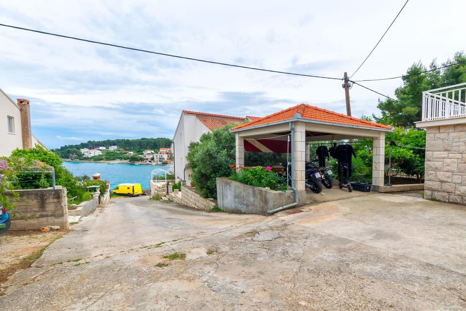 Facade/entrance, Sea view