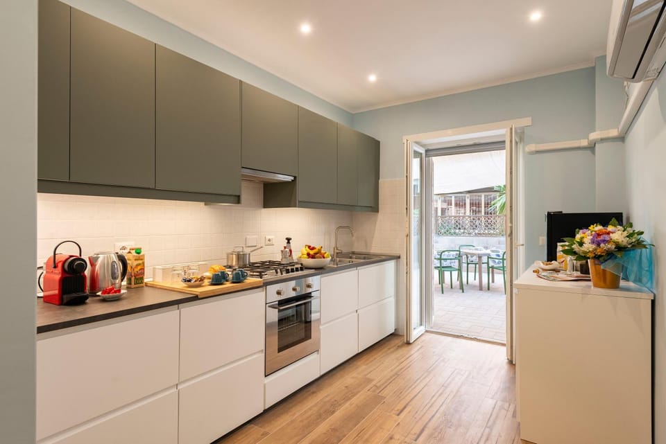 Coffee/tea facilities, Kitchen or kitchenette, pet friendly, stove