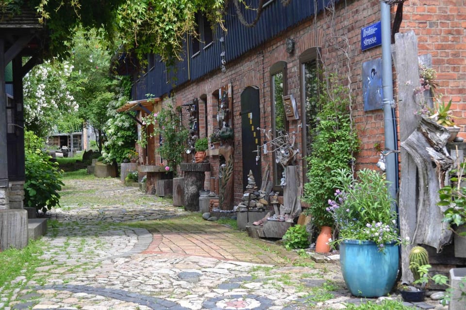 Patio, Facade/entrance