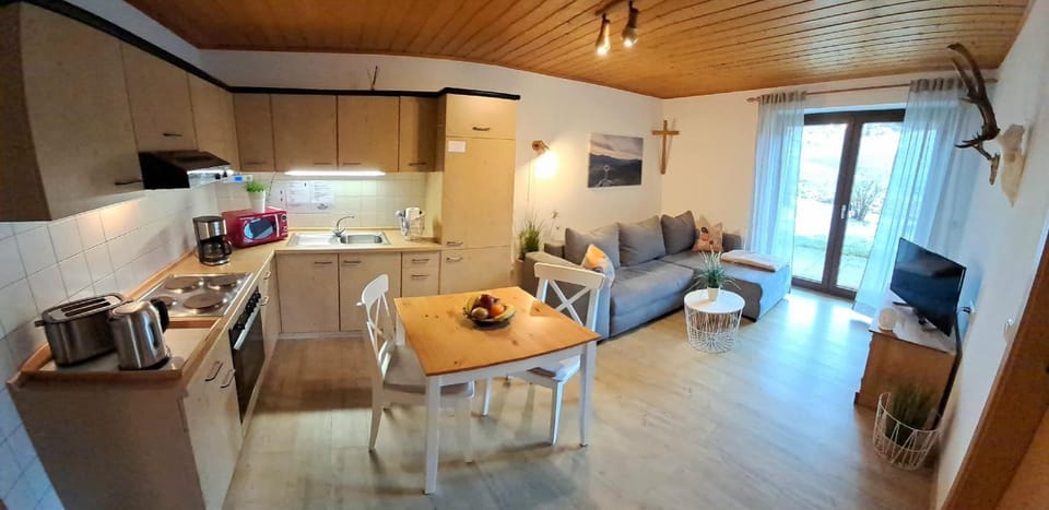 TV and multimedia, Kitchen or kitchenette, Living room, Seating area, Dining area
