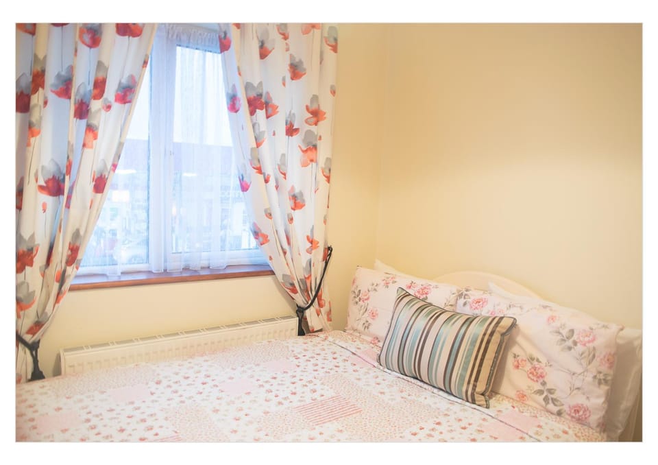 no 2 Leitrim Road House in Leitrim, Co. Leitrim, Ireland