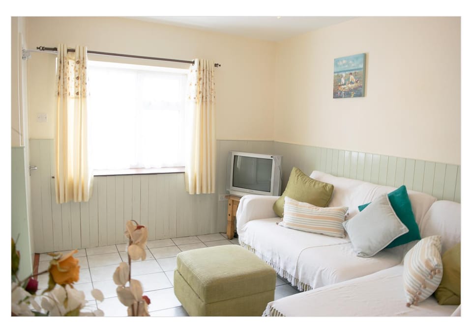 no 3 Leitrim Road House in Leitrim, Co. Leitrim, Ireland