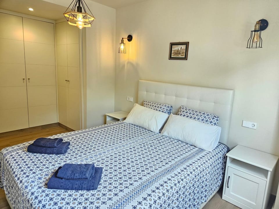 Bed, Bedroom, towels, wardrobe