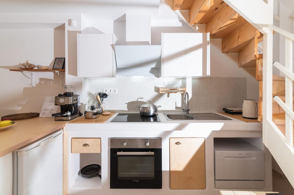 Kitchen or kitchenette, oven