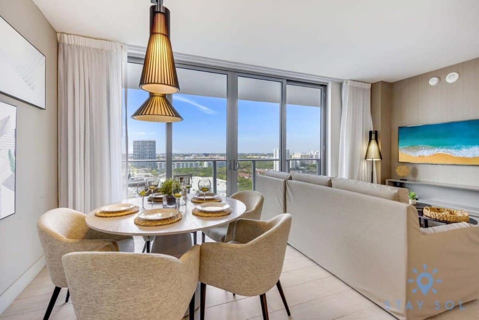 Luxury 1Br-Front Intracoastal View Balcony - Pools Apartment in Hollywood Beach
