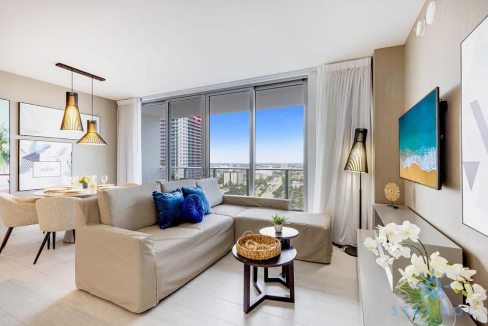 Luxury 1Br-Front Intracoastal View Balcony - Pools Apartment in Hollywood Beach
