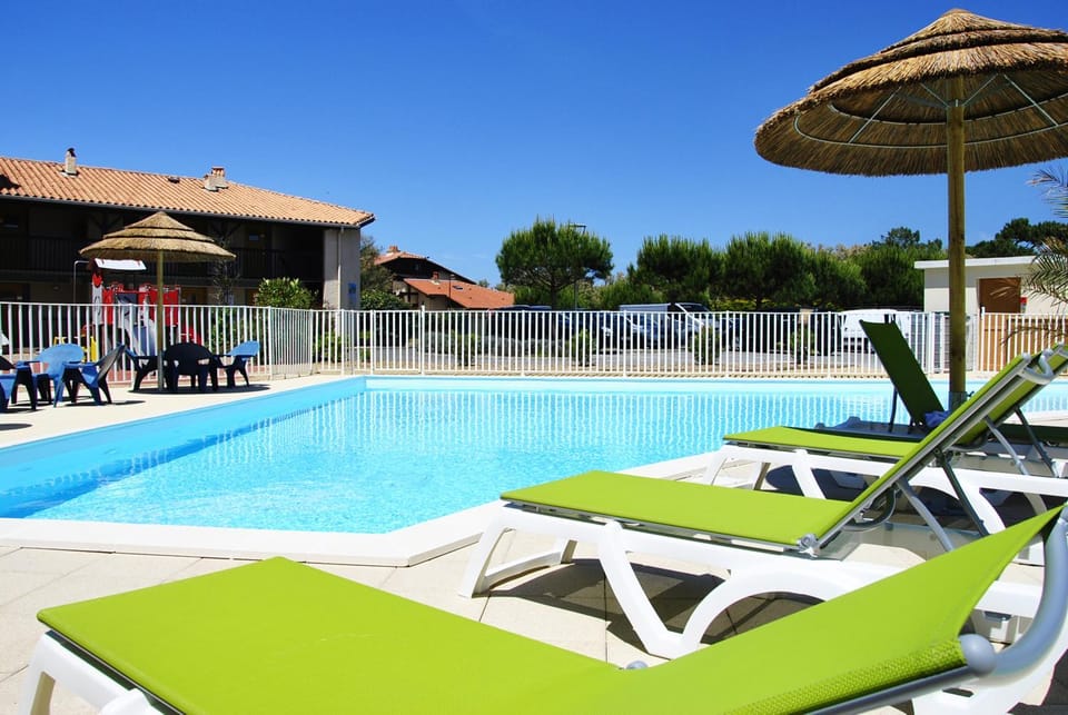 Swimming pool, Swimming pool, sunbed