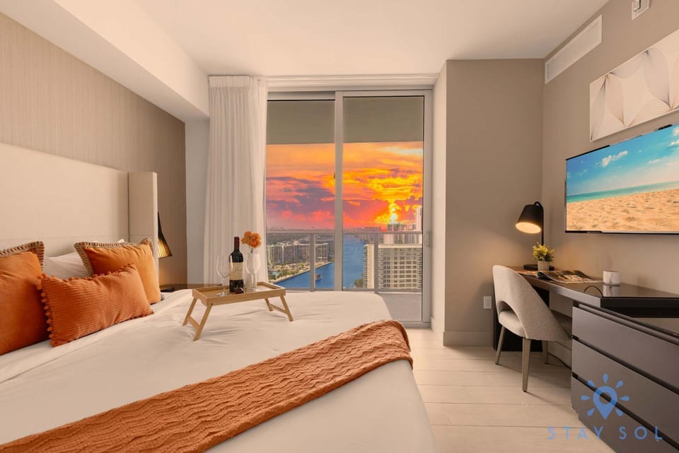 Wrap Around Balcony - Paradise Beach - Amazing Pools Apartment in Hollywood Beach