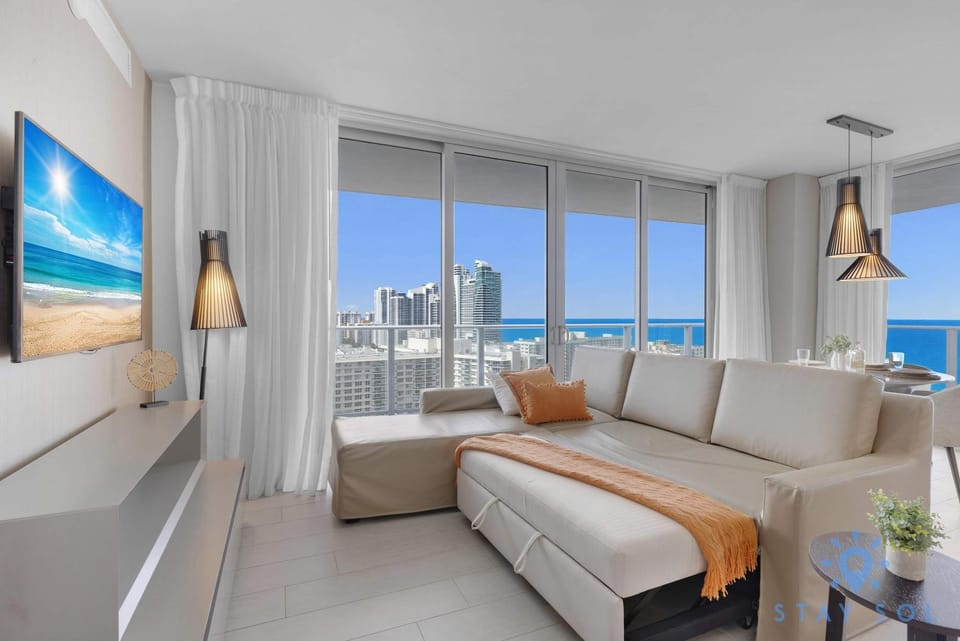 Wrap Around Balcony - Paradise Beach - Amazing Pools Apartment in Hollywood Beach