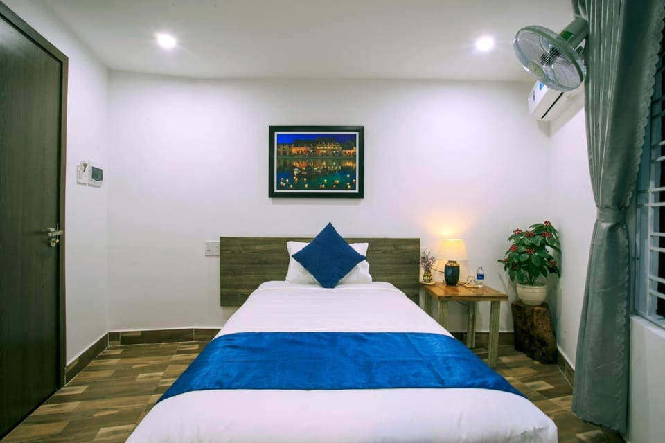 Bed, Photo of the whole room, Bedroom, air conditioner