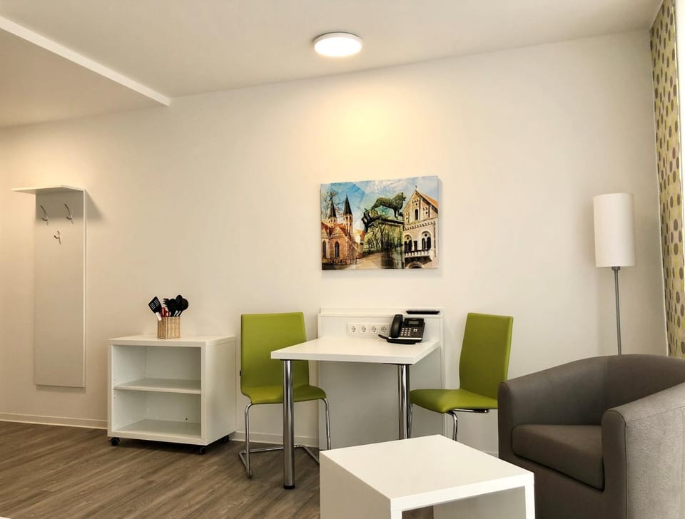 Seating area, Dining area