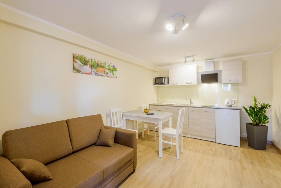 Kitchen or kitchenette, Seating area, Dining area