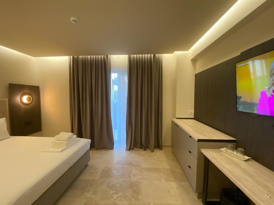 TV and multimedia, Photo of the whole room, Bedroom